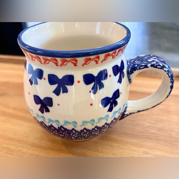 Polish Pottery Bubble Mug 
Blue Bows 18 Oz. 
From Zaklady Boleslawiec Poland - Picture 2 of 8